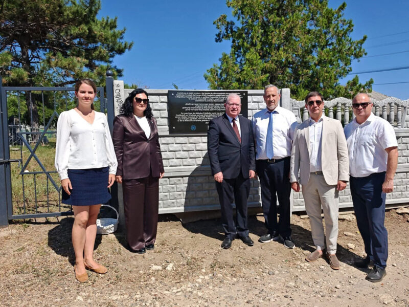 The rededication ceremony was held at the recently fenced Jewish cemetery in Ceadîr-Lunga, Moldova