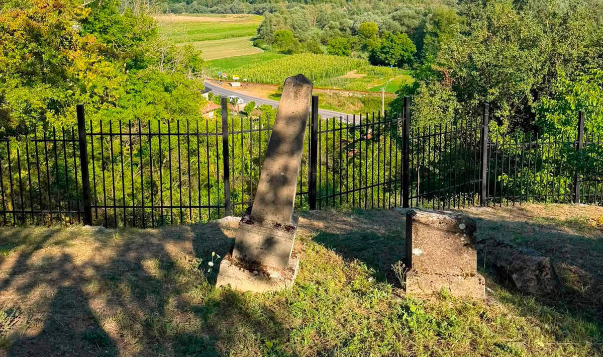 ESJF has completed the fencing of the Jewish cemetery in Benesat, Romania.