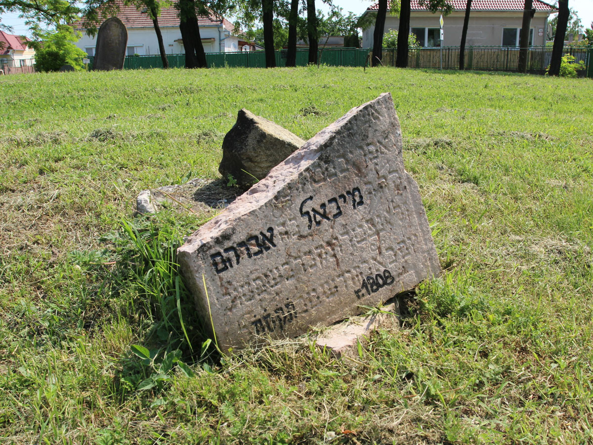 Dolny-Stal-Jewish-Cemetery-12