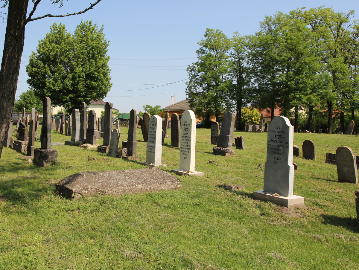Dolny-Stal-Jewish-Cemetery-6