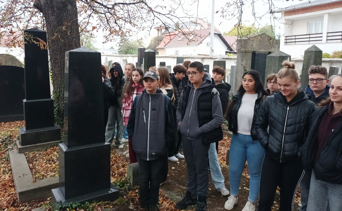 Educational events took place in Slovak towns where ESJF had previously installed fences around Jewish cemeteries