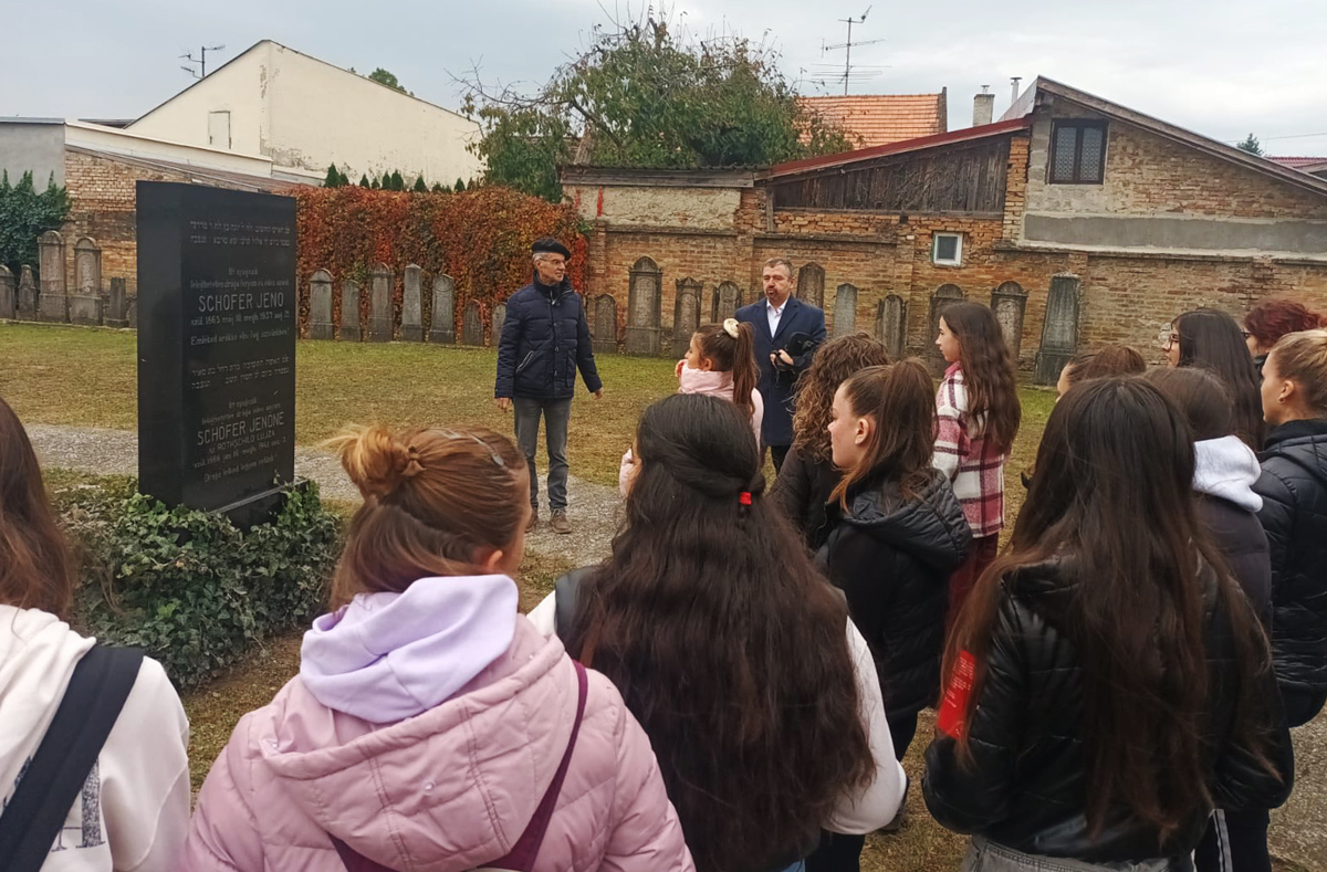 Educational events took place in Slovak towns where ESJF had previously installed fences around Jewish cemeteries