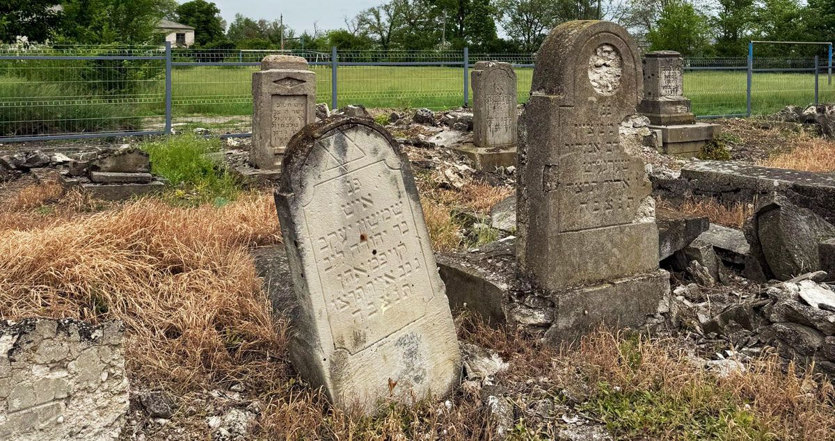 ESJF fences Jewish cemetery in a Moldovan town that was once 99.8% Jewish