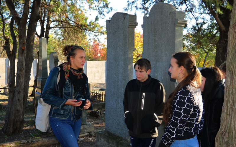 ESJF holds education event at the Csákvár Jewish cemetery in Hungary