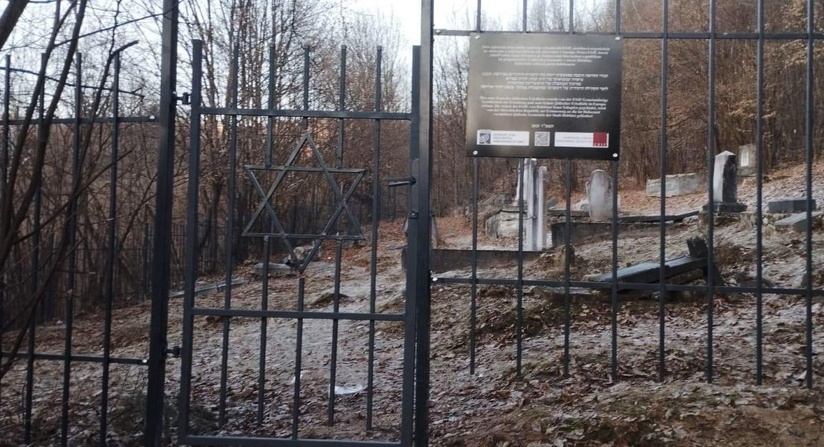 The ESJF has fenced the Jewish cemetery in Dobšiná, in the Košice region of Slovakia