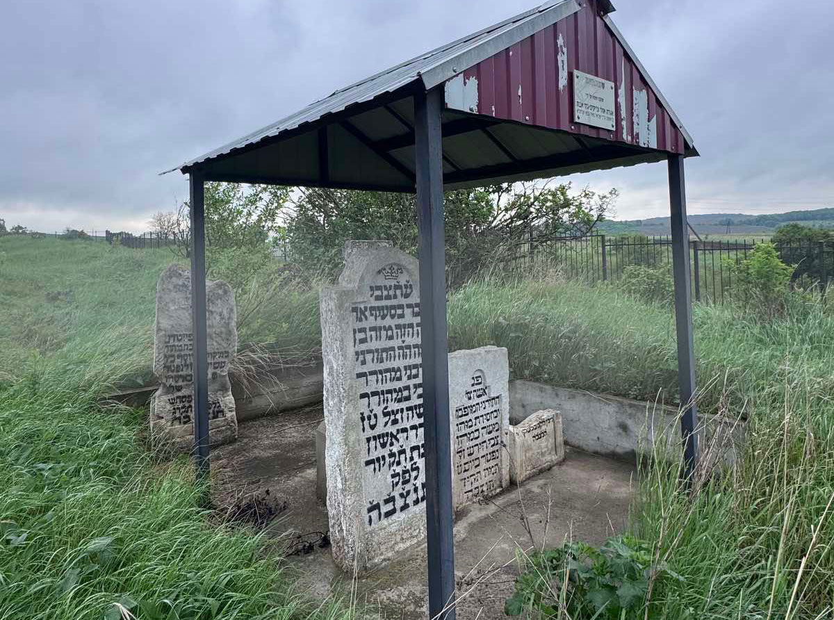 Kupyn-Jewish-Cemetery-fenced-ESJF-2