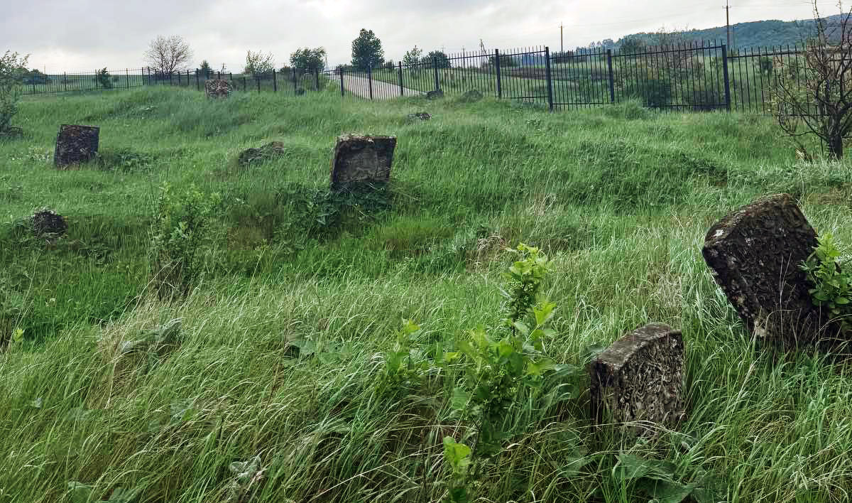 The fencing of the Jewish cemetery in Kupyn, located in Ukraine’s Khmelnytskyi region (historically Podolia), has been completed