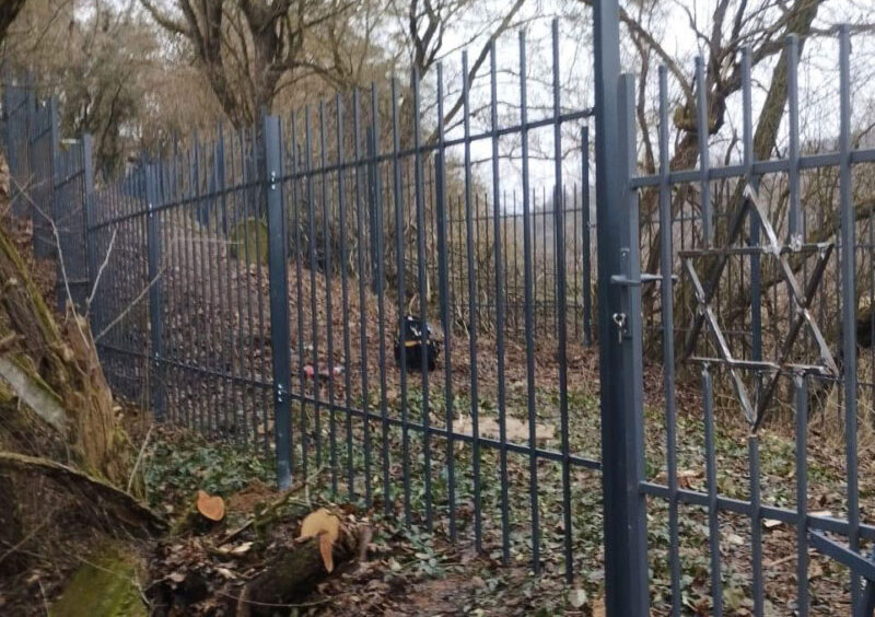 The fencing project at the Melčice Jewish cemetery in Slovakia has been successfully completed