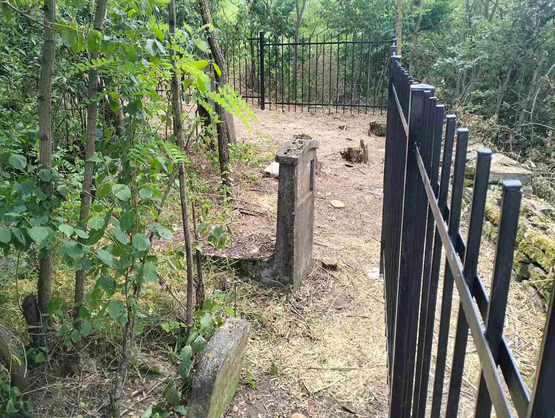 Orynyn-New-Jewish-Cemetery-fenced-esjf-5