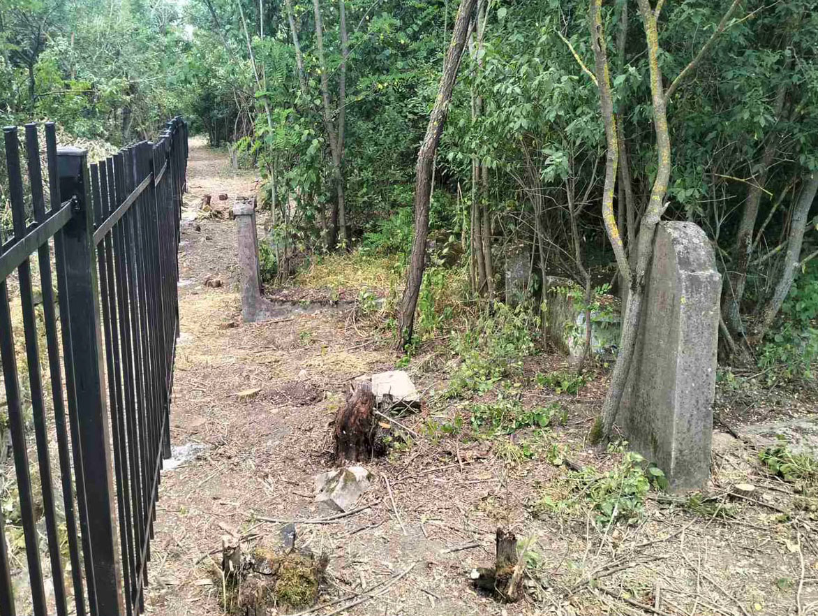 Orynyn-New-Jewish-Cemetery-fenced-esjf-6