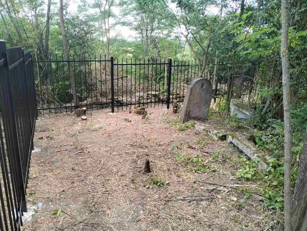Orynyn-New-Jewish-Cemetery-fenced-esjf-7