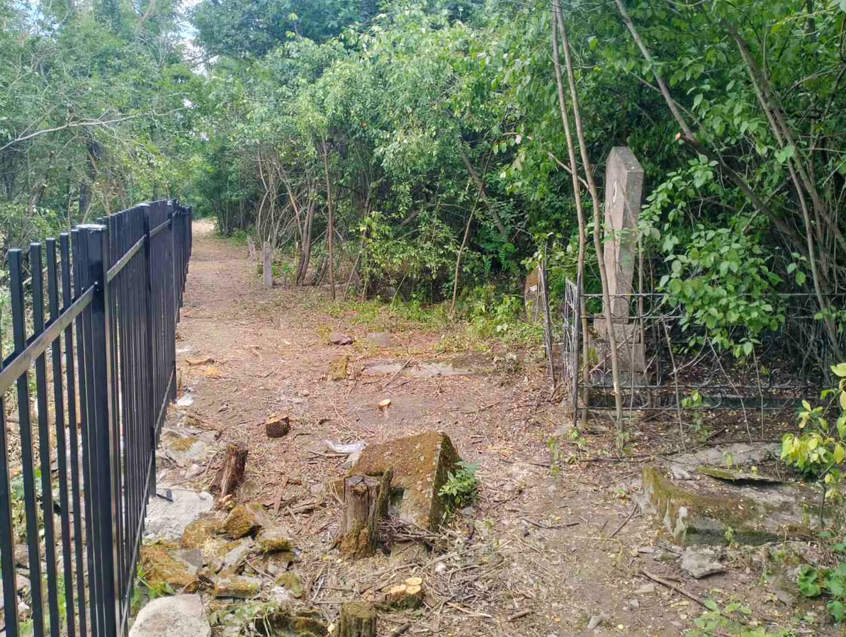 Orynyn-New-Jewish-Cemetery-fenced-esjf-8
