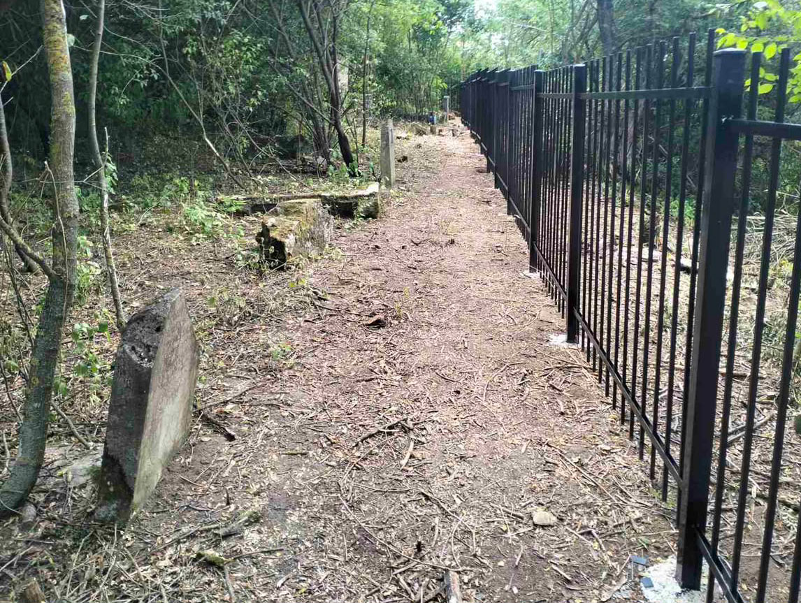 Orynyn-New-Jewish-Cemetery-fenced-esjf-9