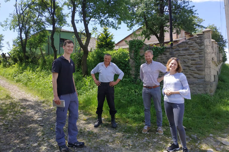 Policy officer Maciej Hofman from the European Commission visits Zakarpattya with the ESJF survey team