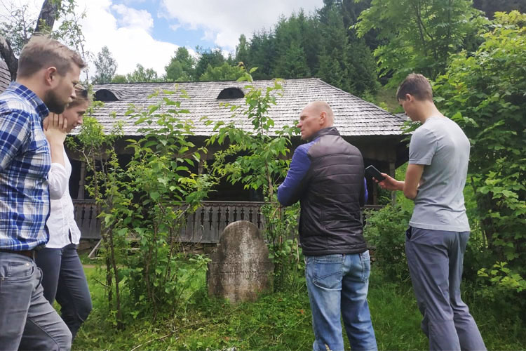 Policy officer Maciej Hofman from the European Commission visits Zakarpattya with the ESJF survey team