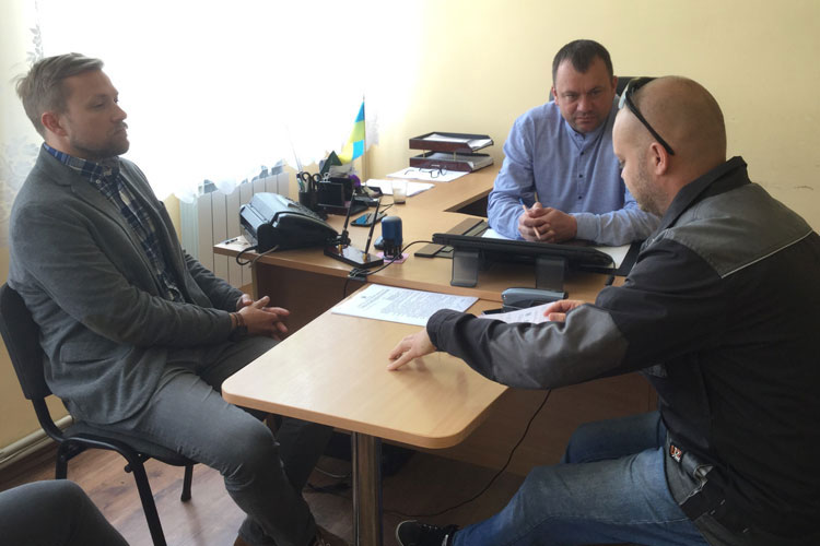 Policy officer Maciej Hofman from the European Commission visits Zakarpattya with the ESJF survey team