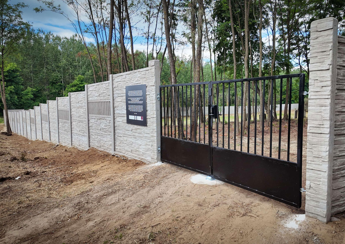 Rohod-Jewish-Cemetery-fenced-esjf-1