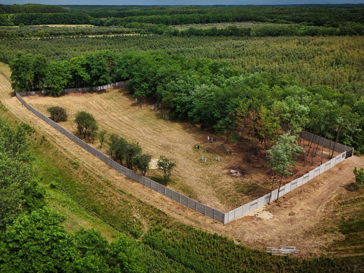 Rohod-Jewish-Cemetery-fenced-esjf-10