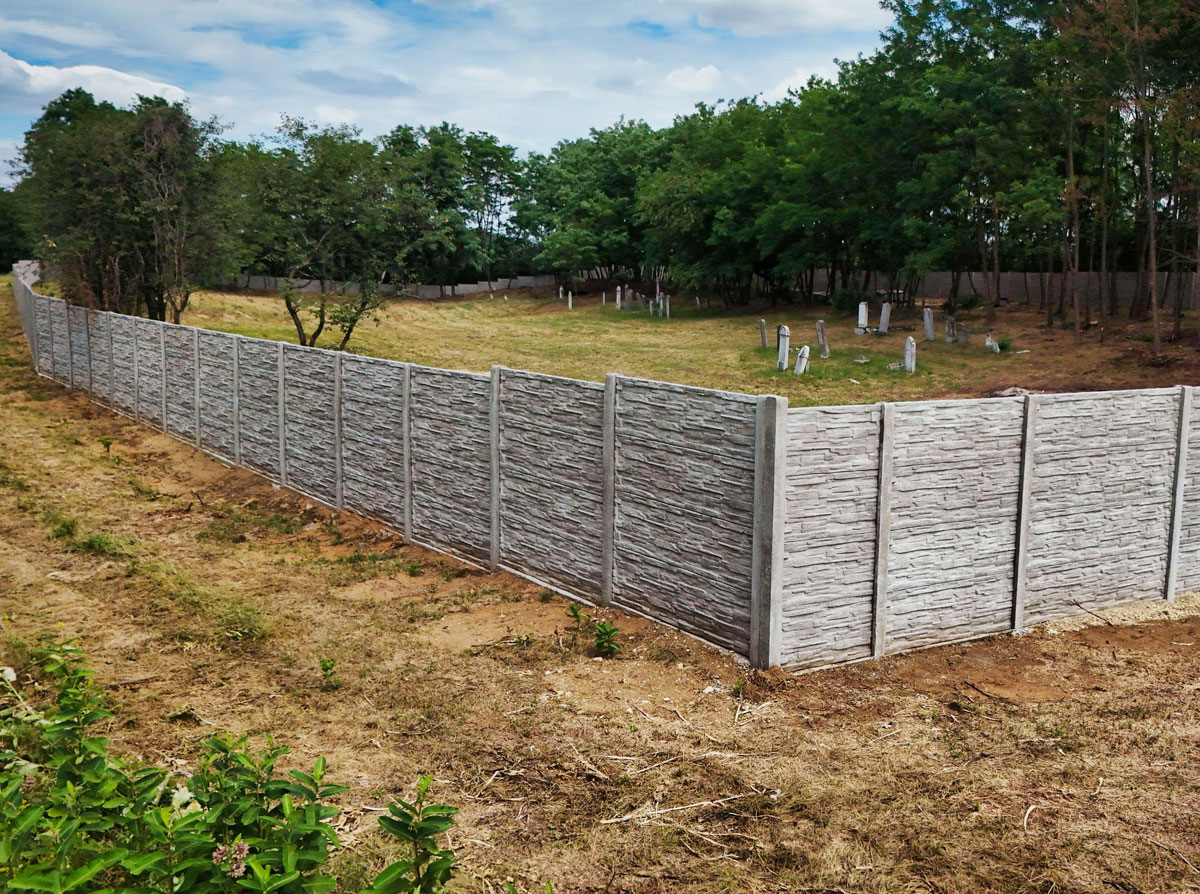 Rohod-Jewish-Cemetery-fenced-esjf-4