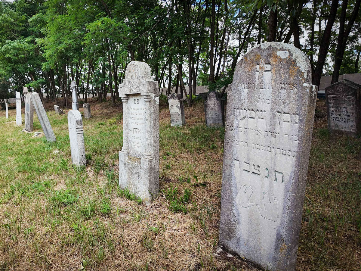 Rohod-Jewish-Cemetery-fenced-esjf-6