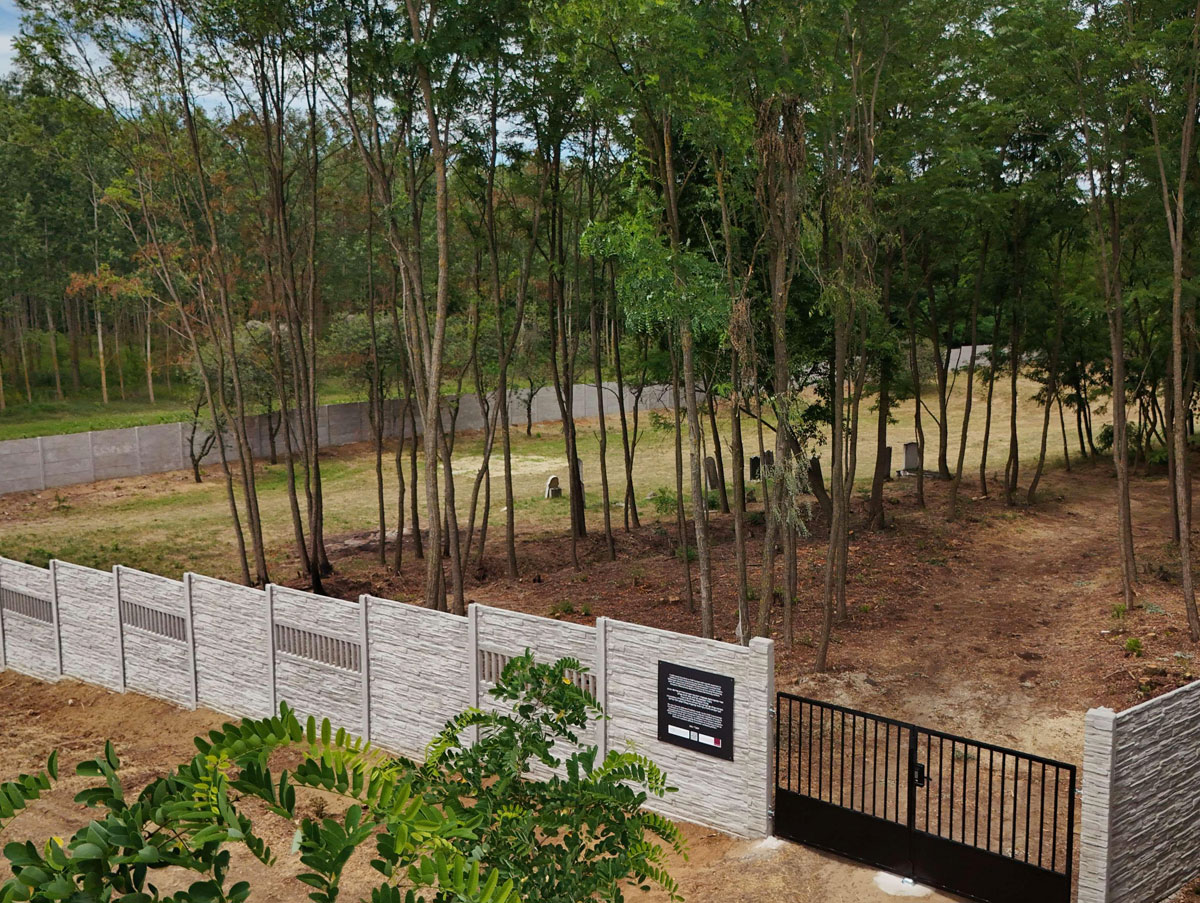 Rohod-Jewish-Cemetery-fenced-esjf-9