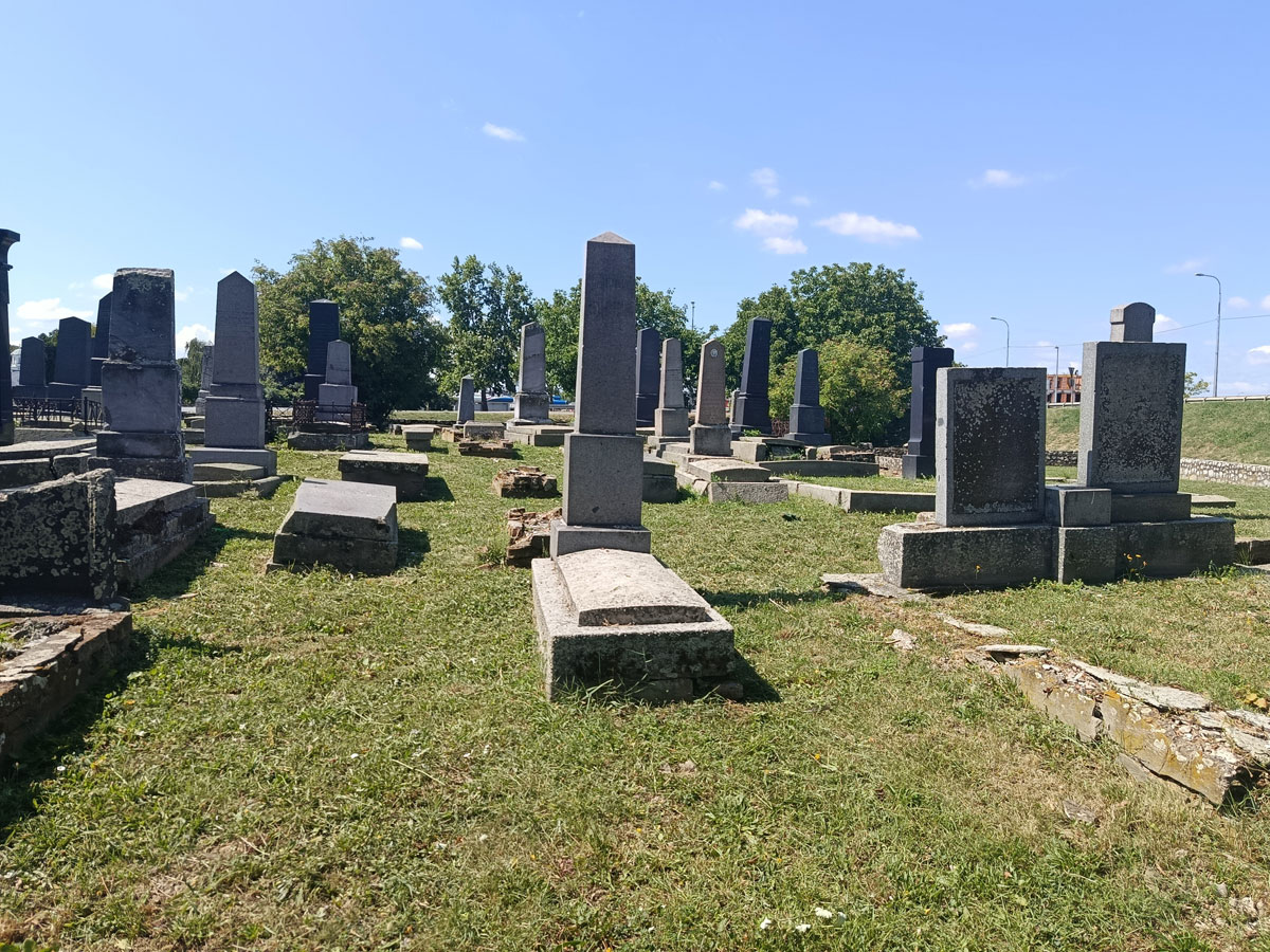Sabac-Jewish-Cemetery-3