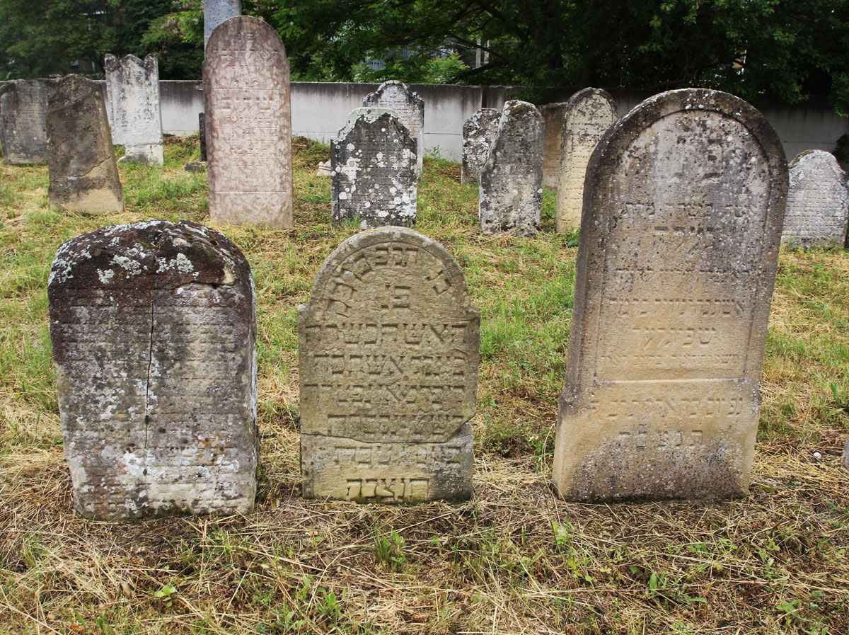 Sastin-Straze-Jewish-Cemetery-10