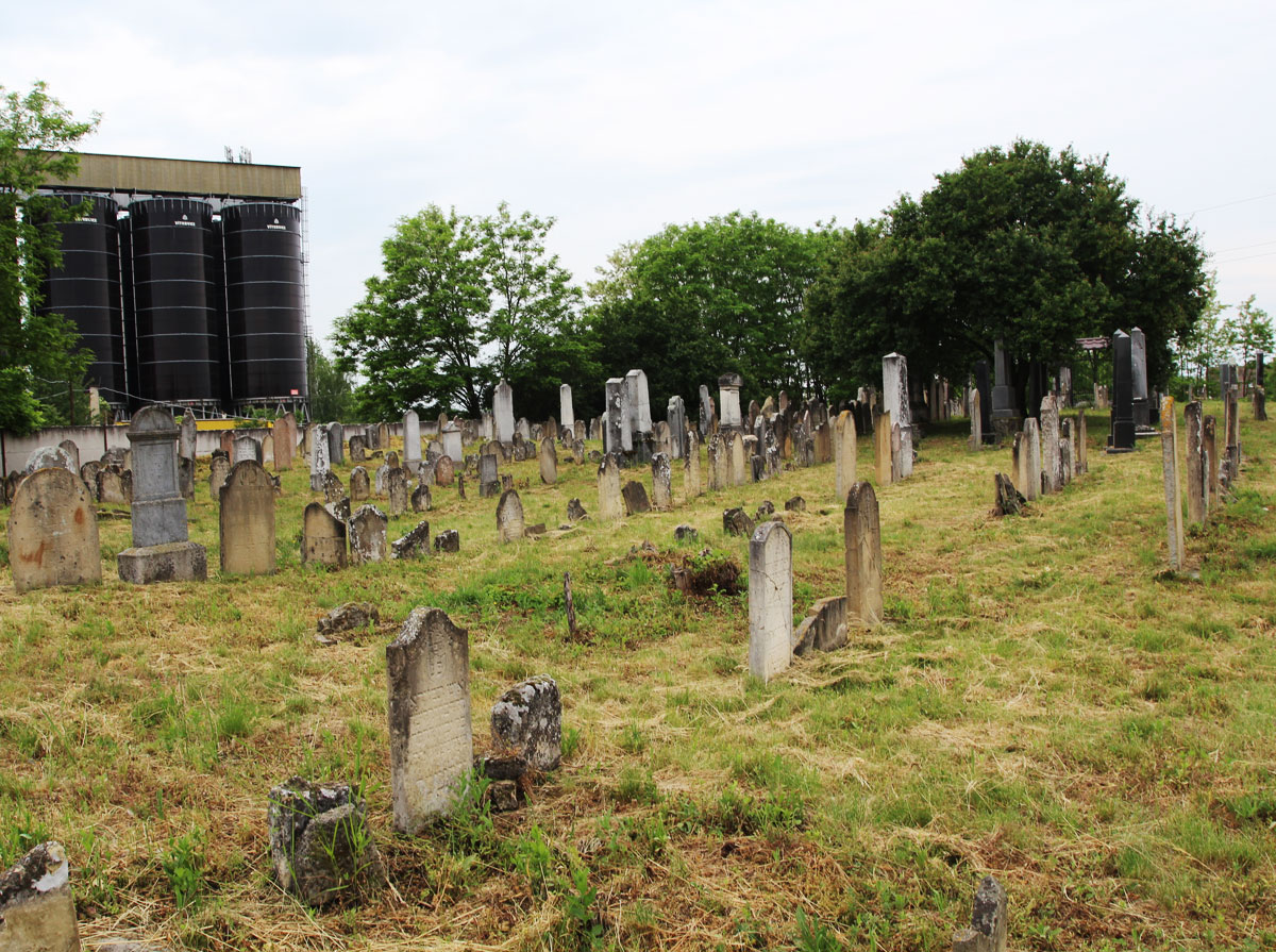 Sastin-Straze-Jewish-Cemetery-15
