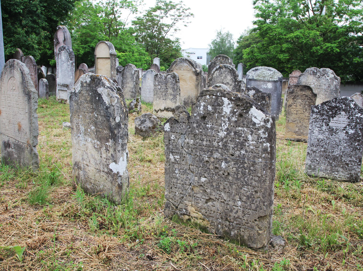 Sastin-Straze-Jewish-Cemetery-16