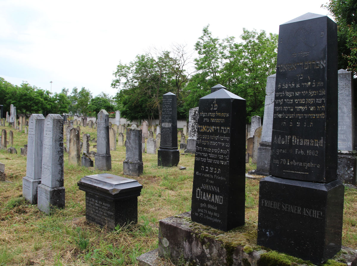 Sastin-Straze-Jewish-Cemetery-17