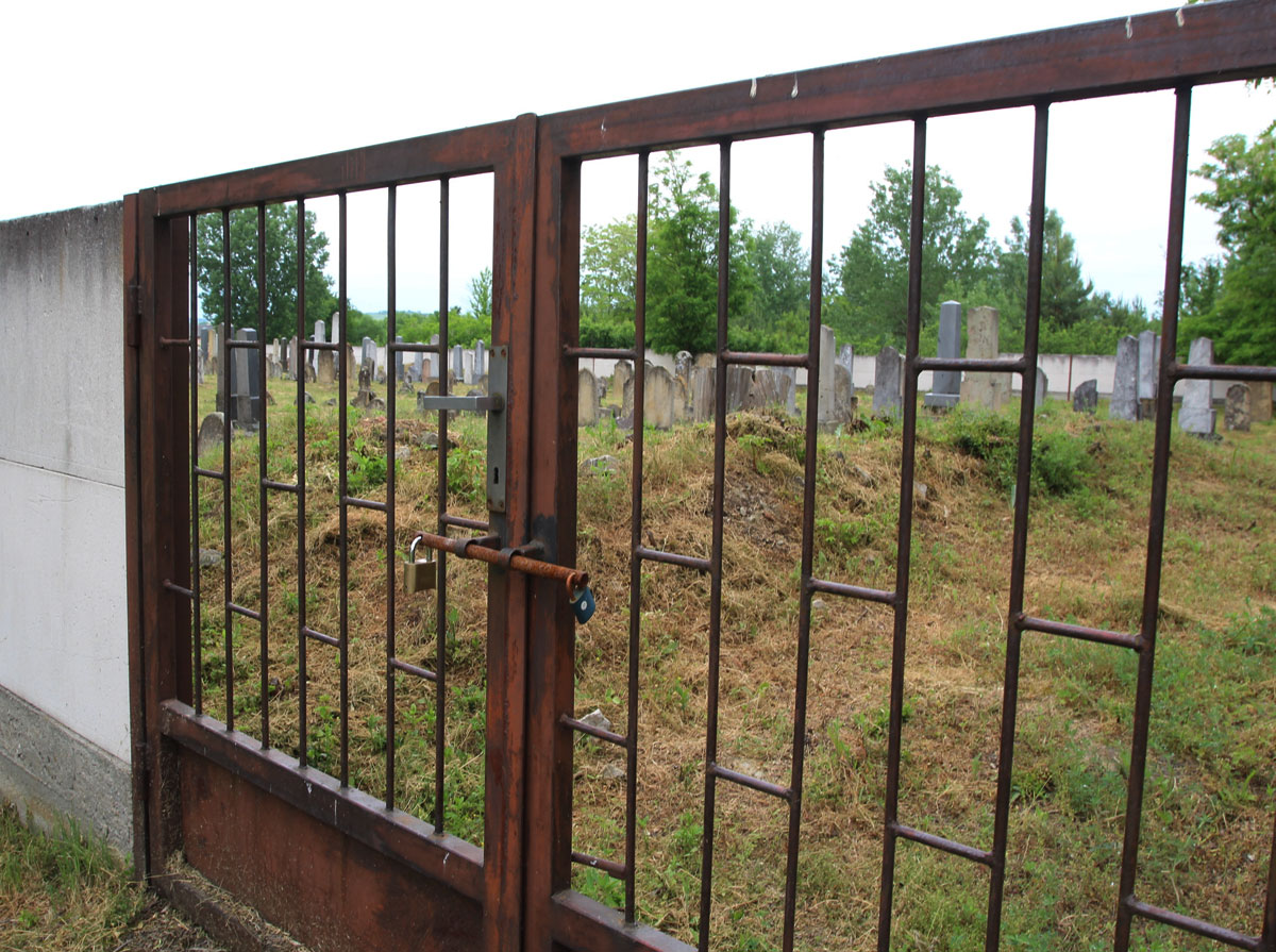 Sastin-Straze-Jewish-Cemetery-2