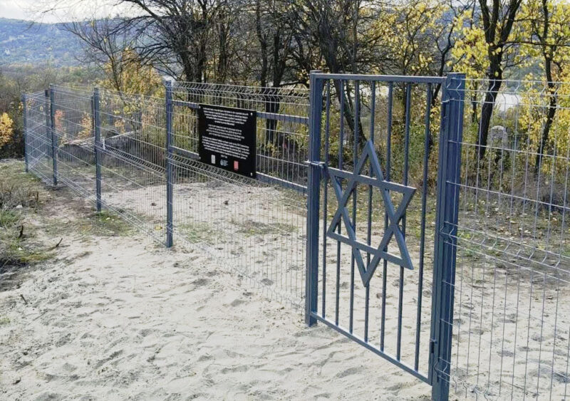 The ESJF has fenced the second Jewish cemetery in Rașcov, Moldova!