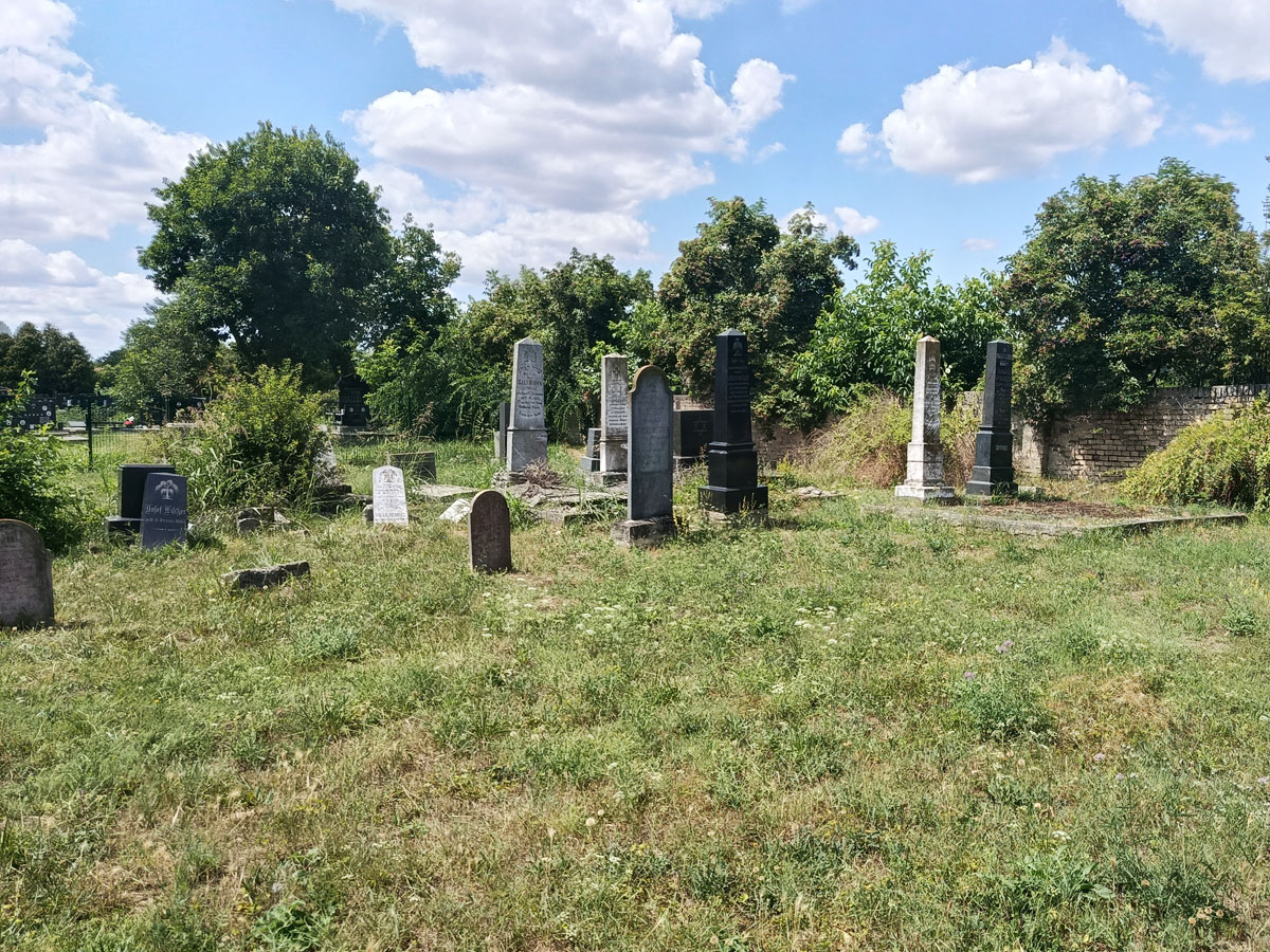 Stara-Pazova-Jewish-Cemetery-fenced-esjf-111