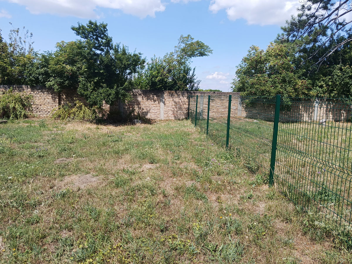 Stara-Pazova-Jewish-Cemetery-fenced-esjf-222