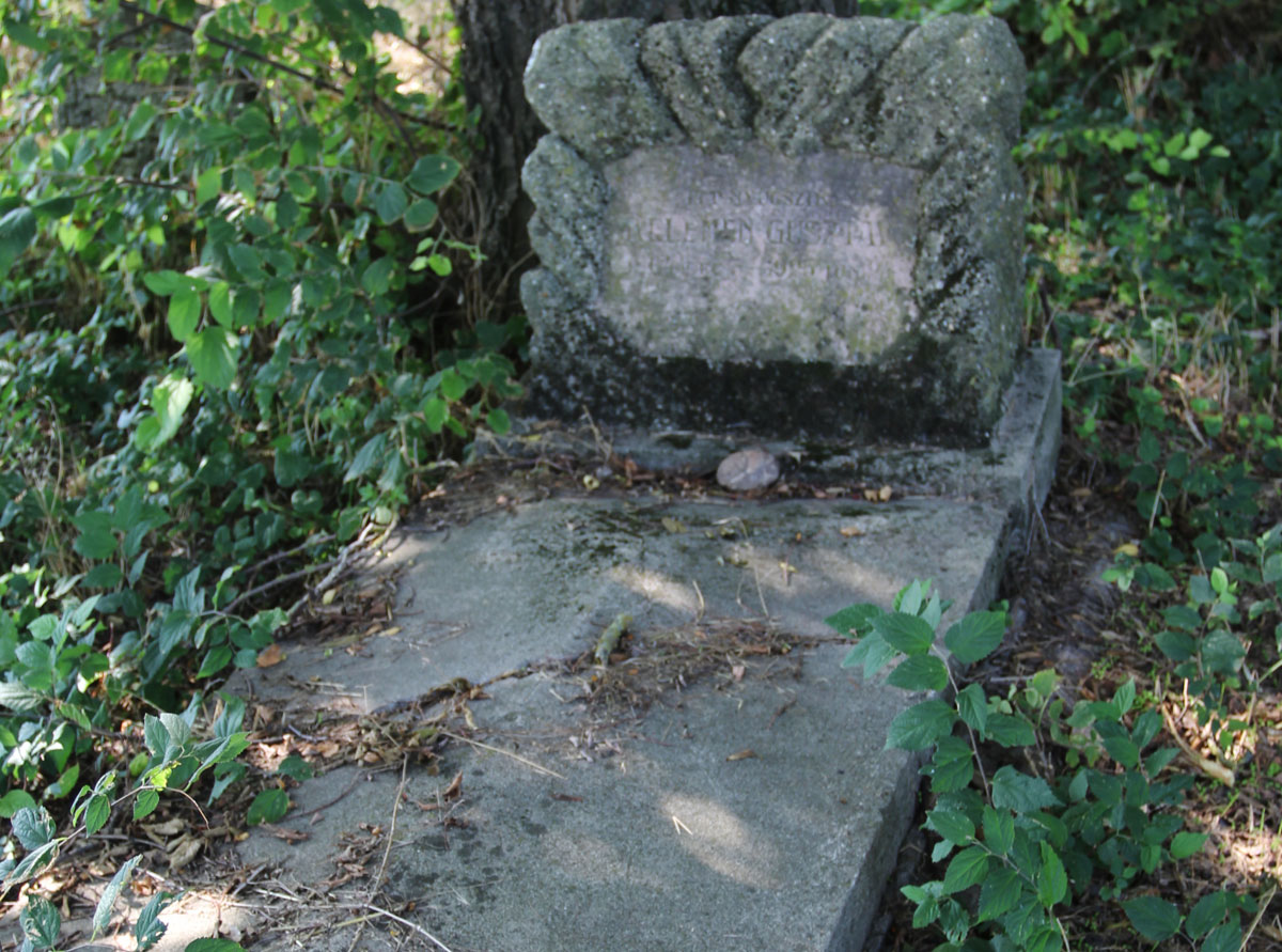 Szabadbattyan-Jewish-Cemetery-7